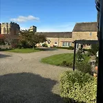 Parr At Snape Castle Mews Holiday home Bedale