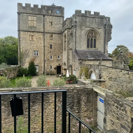 Parr At Snape Castle Mews *